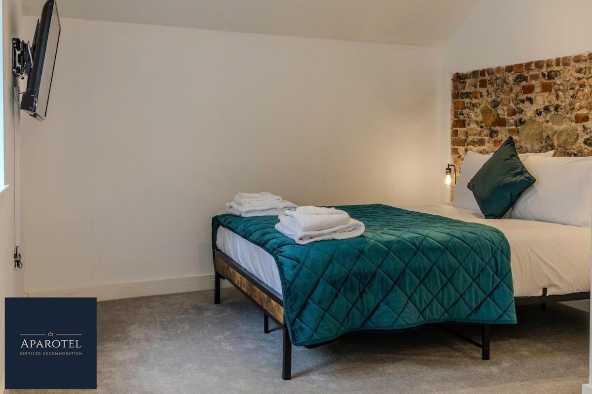 Aparotel Serviced Apartments - Stonehenge, Amesbury Town Centre Номер фото