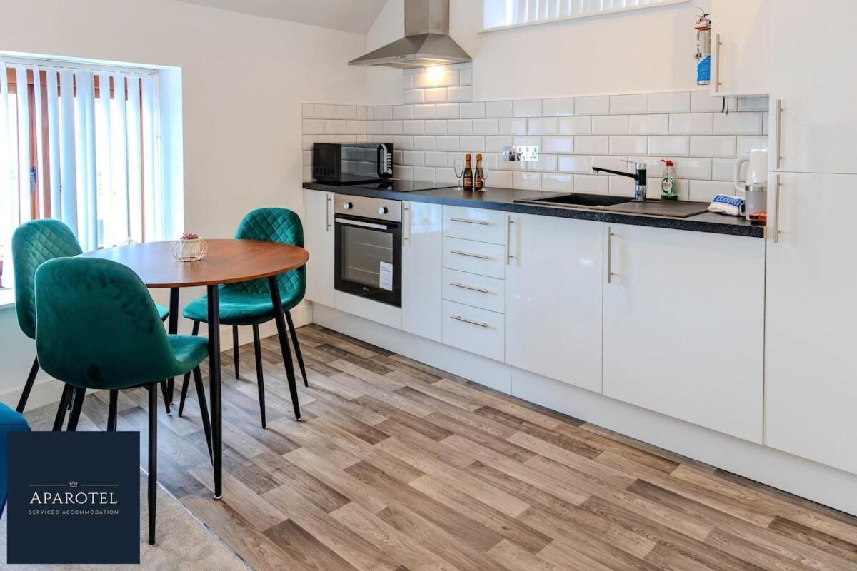 Aparotel Serviced Apartments - Stonehenge, Amesbury Town Centre Номер фото