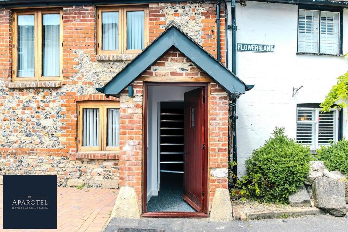 Aparotel Serviced Apartments - Stonehenge, Amesbury Town Centre Номер фото